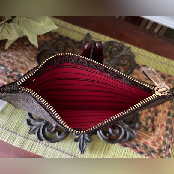 Fashion Checkered Brown Clutch / wristlet - NWOT - made of quality material . - Picture 2 of 12